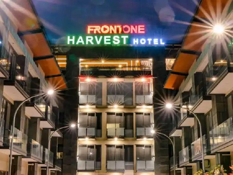 Front One Harvest Hotel Wonosobo Extérieur photo